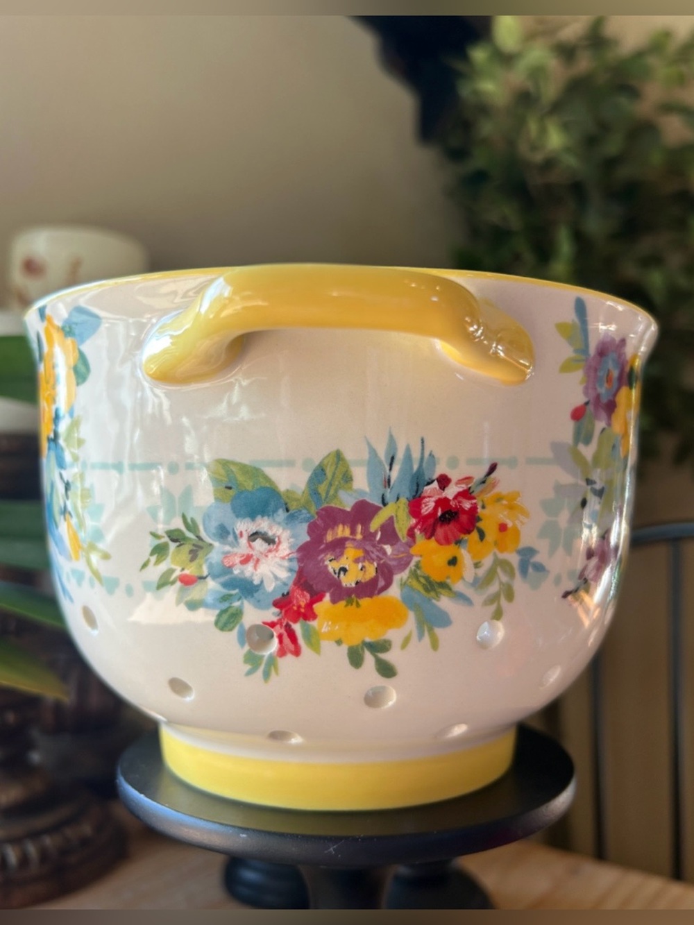 The Pioneer Woman Sweet Romance Blossoms Ceramic Berry Colander - Picture 3 of 6